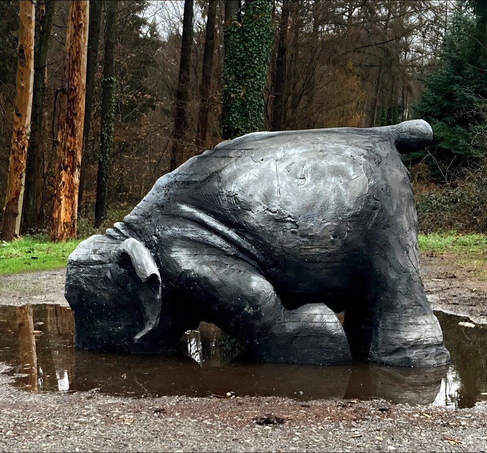 Anna Mrzyglod - I'm not here (Elefant) Styropor